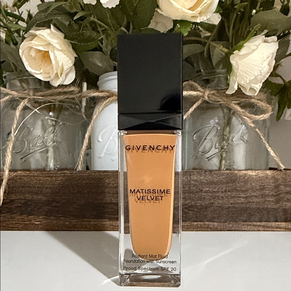 Givenchy Matissime Velvet Foundation – 09 Mat Cinnamon – NWOB – Discontinued - Picture 2 of 5